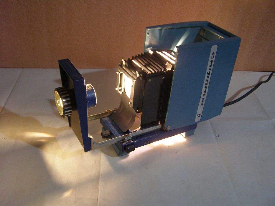 Retroproiector pentru diapozitive