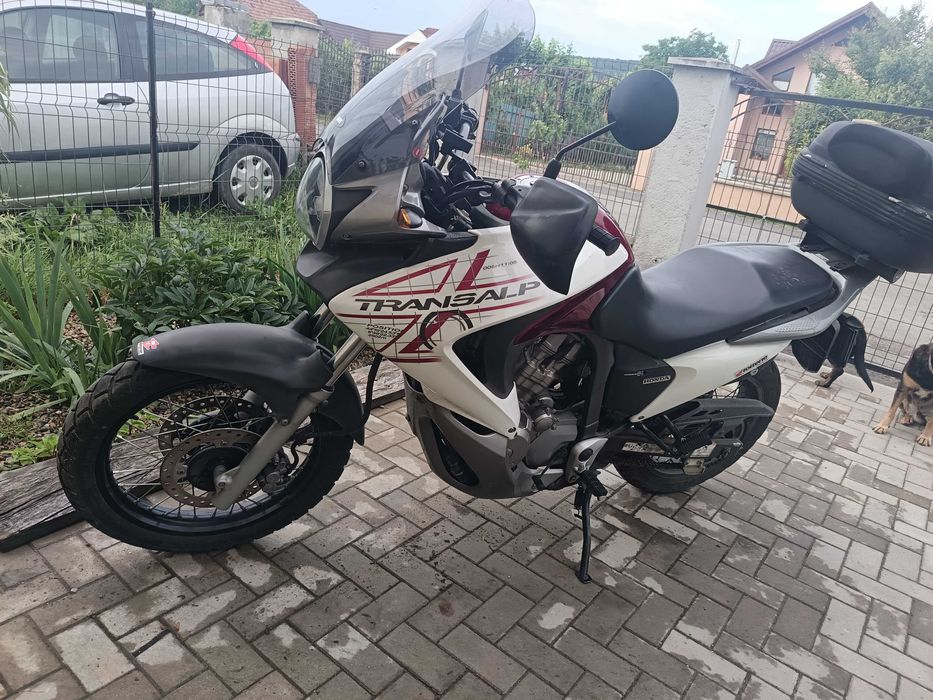 Vând Honda Transalp700