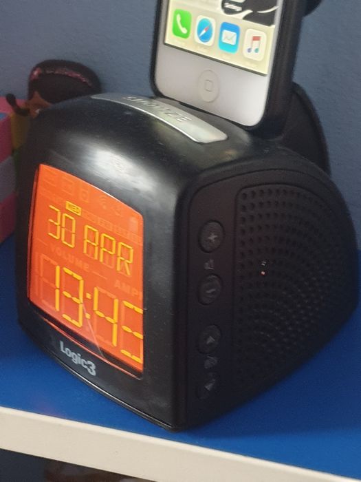 Radio ceas camera