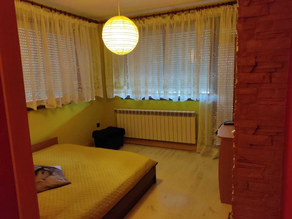 Хубава триетажна къща в с. Дончево