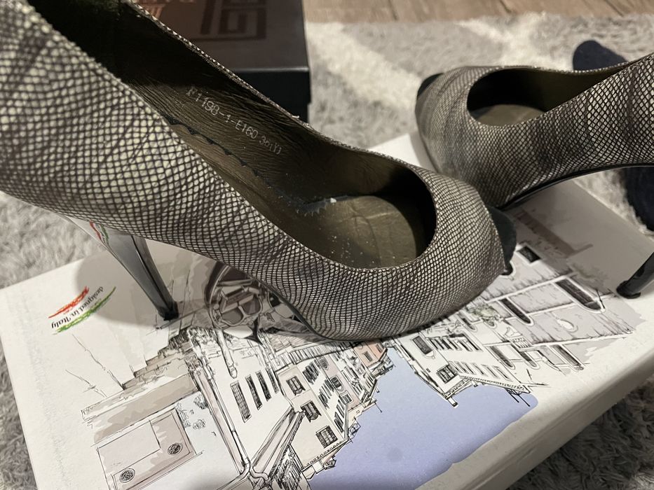 Женские туфли