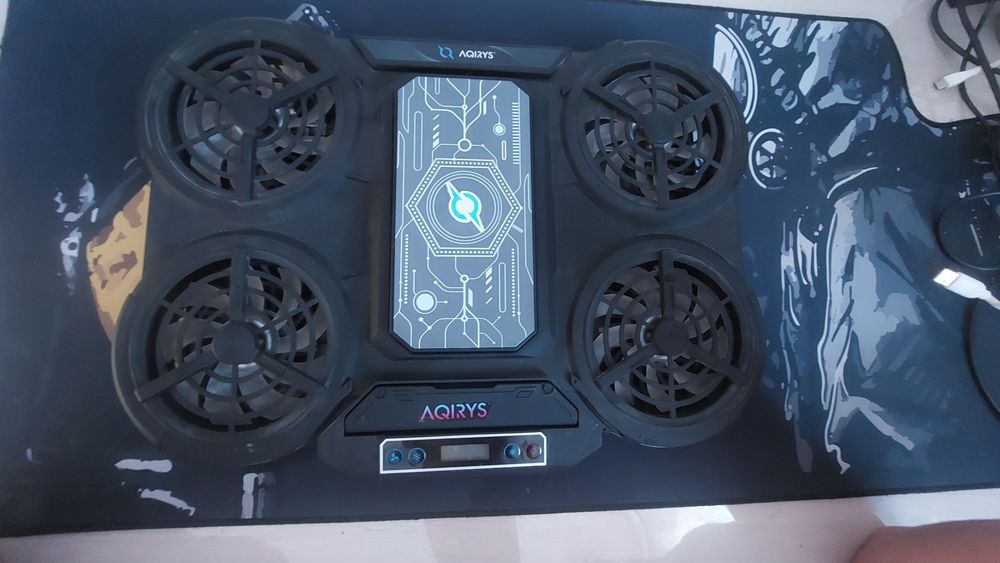 Vând laptop + cooler AQIRYS Zenith inclus!