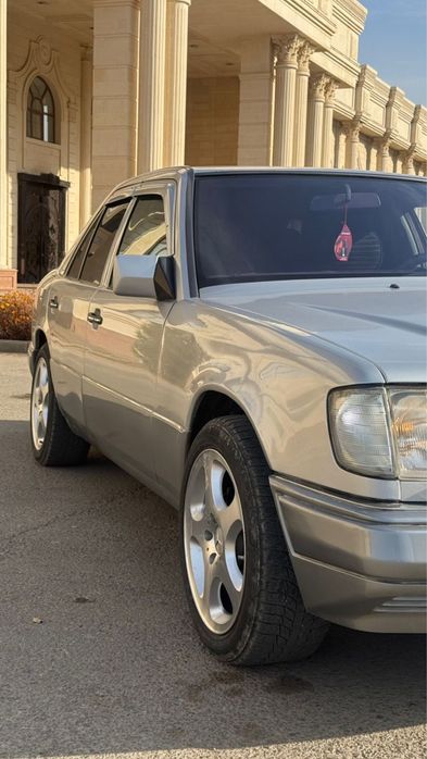 Продам легендарную Мерс 124