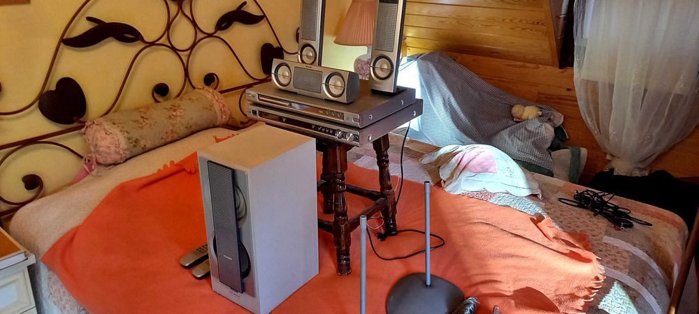 Продавам неползвани Филипс  тюнер/усилвател LX700 и DVD плейър DVD728