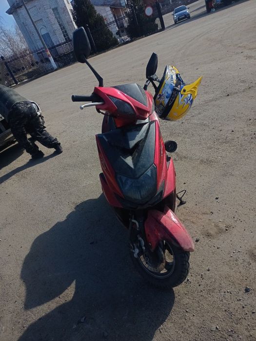 Продам скутер с доками