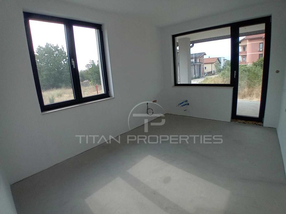 Продава се Къща в Пловдив, Остромила - 380 кв.м за 1048 €/кв.м - Снимка #2