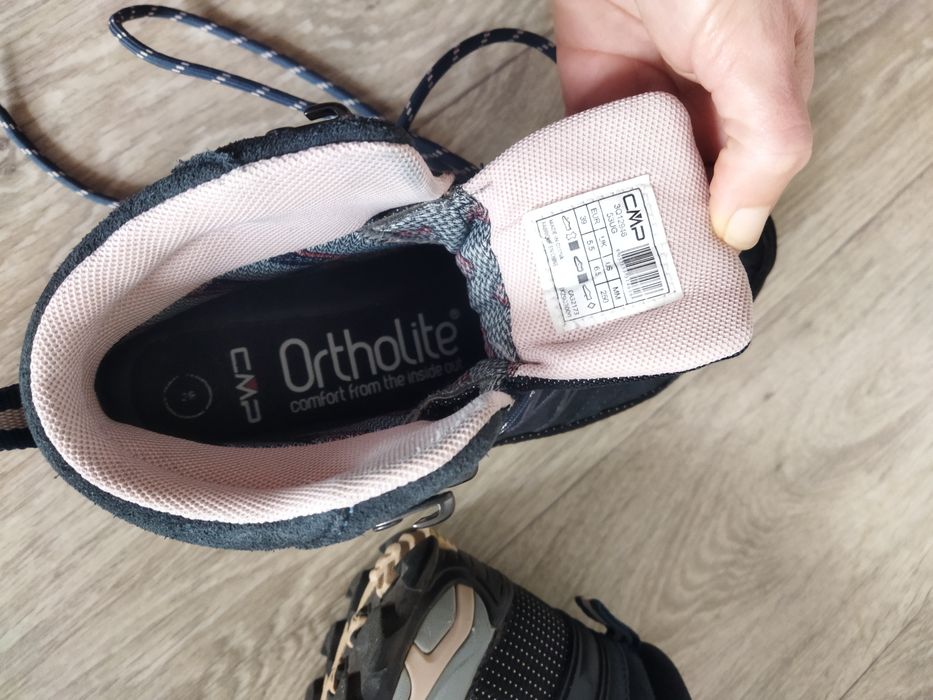 Дамски туристически обувки 39 номер.