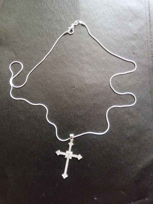 Дамско колие с кръст