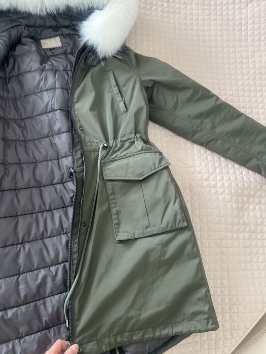 Парка в темно-зеленом цвете