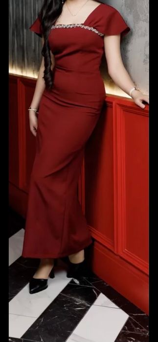 Бордовое платье