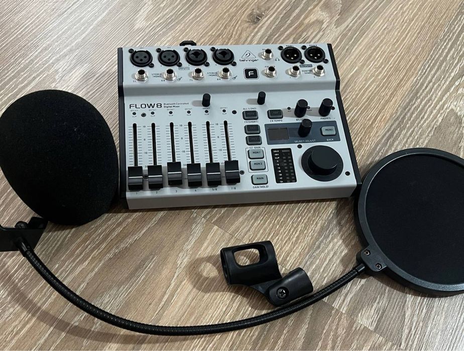 Микрофон, цифровой пульт цифровой микшер Behringer FLOW 8