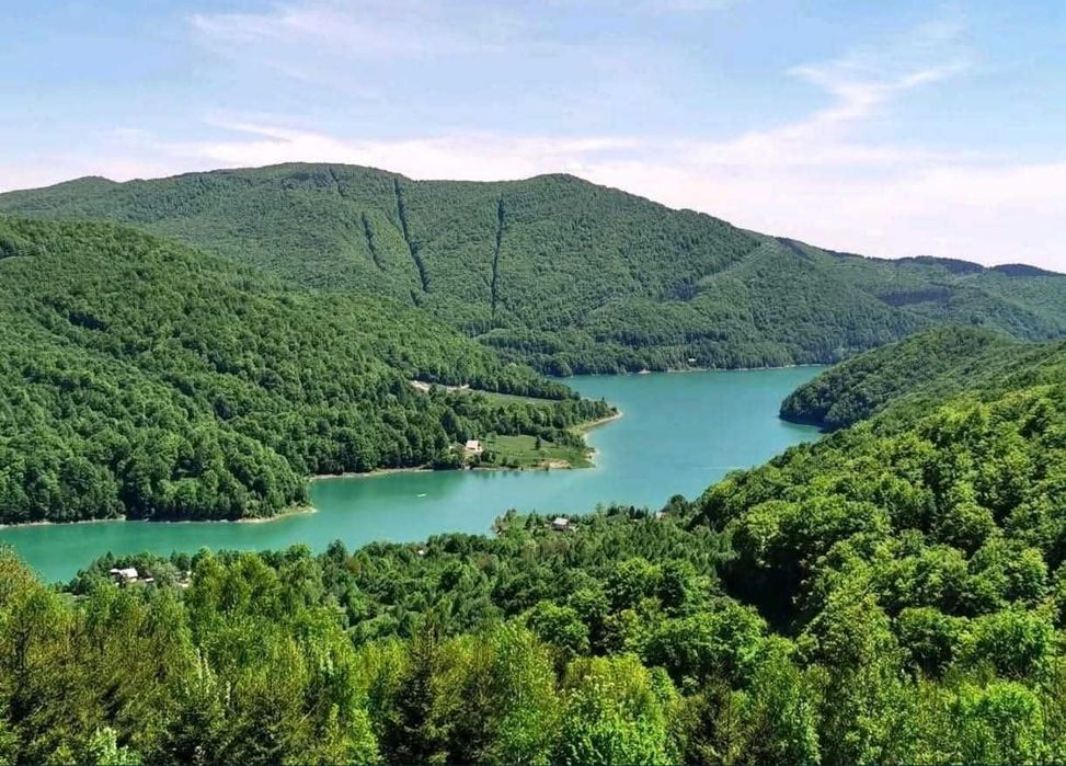 Vând 2 loturi lacul Paltinu