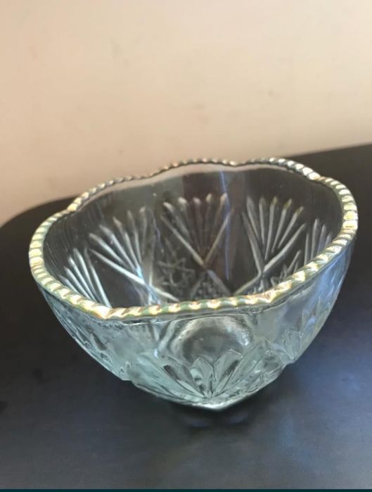 Хрустальная вазочка