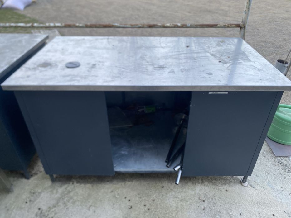 Столы для кухни из нержавейки