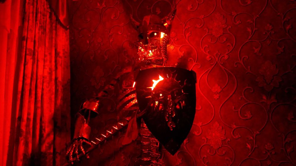 Светильник Скелет воин.