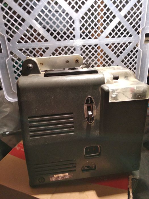 Продам кинопроектор.