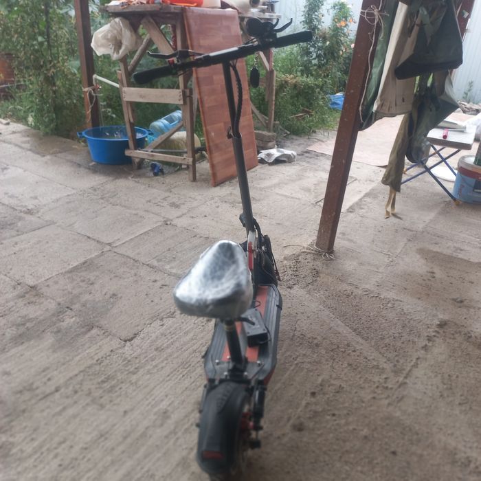 Электро самокат в хорошем состоянии