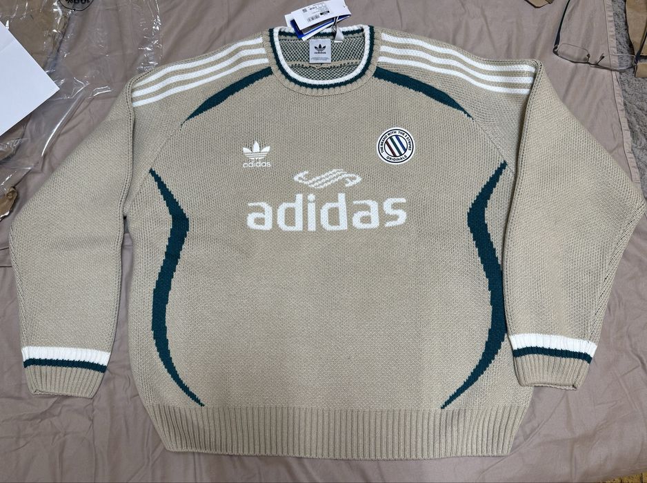 Adidas L/XL пуловер