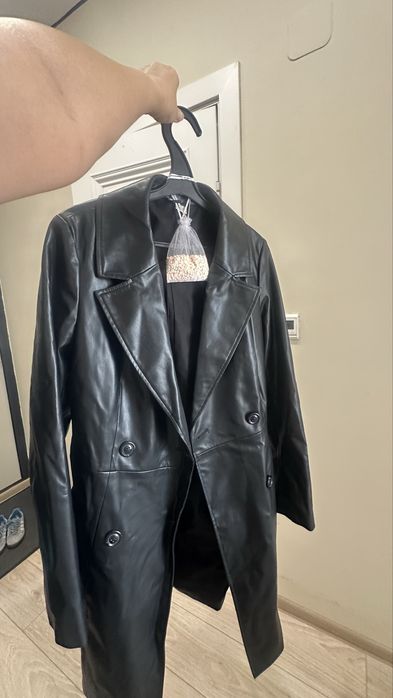 Кожанка белая Stradivarius, размер S-М