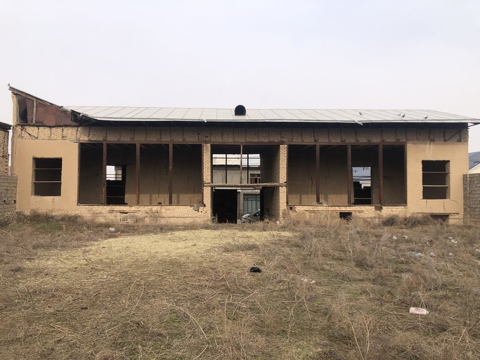 Toshmi postidan 5 km kirganda Uy sotiladi tutzor havasi orqasida