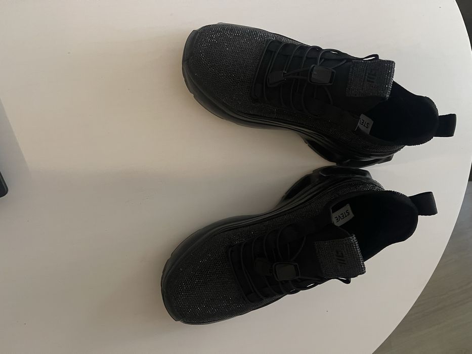 Steve Madden номер 38черни  ,обувки , маратонки ,сникарси ,еспадрили висок ток прозрачни
