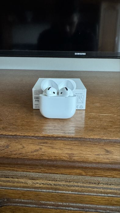 Vând căști Airpods generația 4 ANC încă în garanție