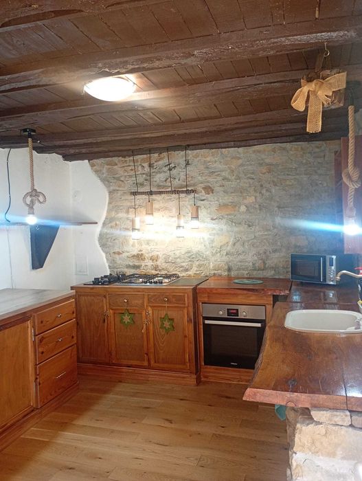 ПРОДАВА СЕ ПЛАНИНСКИ ДОМ В С. ЯНТРА, ОБЛ. ГАБРОВО . В живописния Страженски пролом на река Янтра