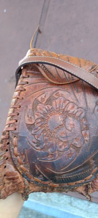 Дамска чанта от крокодилска кожа