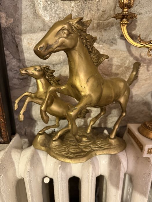 Art lemn, caluti bronz