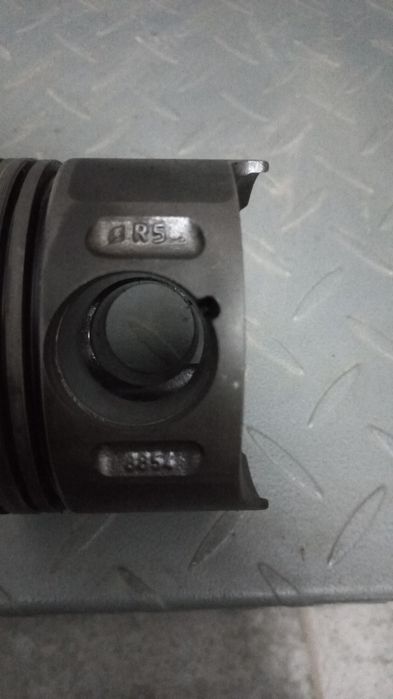 Мерседес спринтер поршен стандарт на  611 двигатель