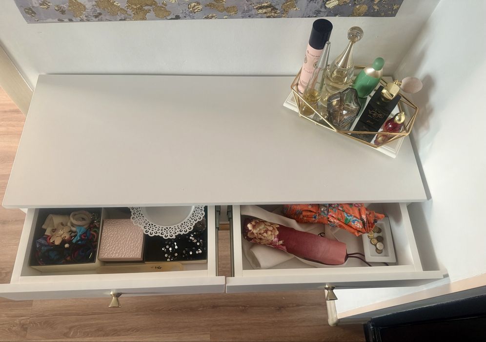 Консоль. Туалетный столик.