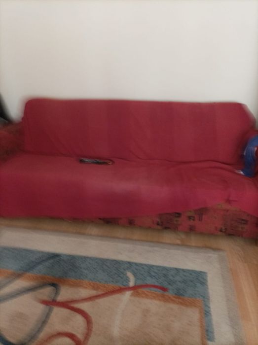 Donez mobilier vechi, lemn, in stare buna, dar demodate. Sector 6, Bucuresti
