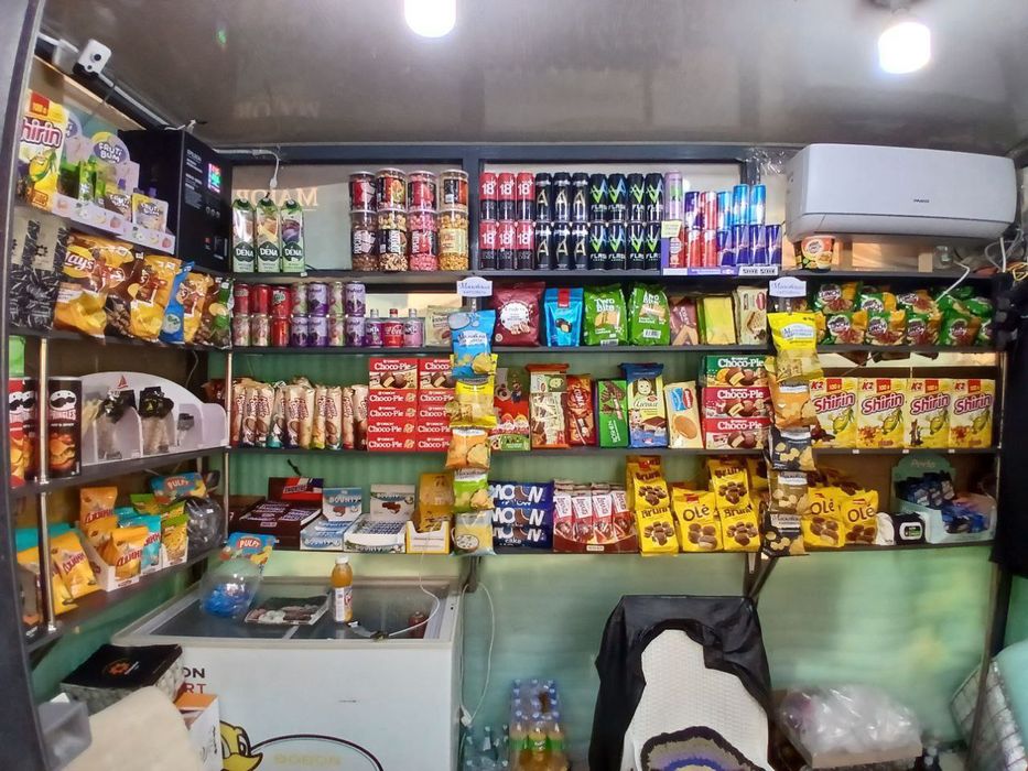 Dukon sotiladi narsalari bilan