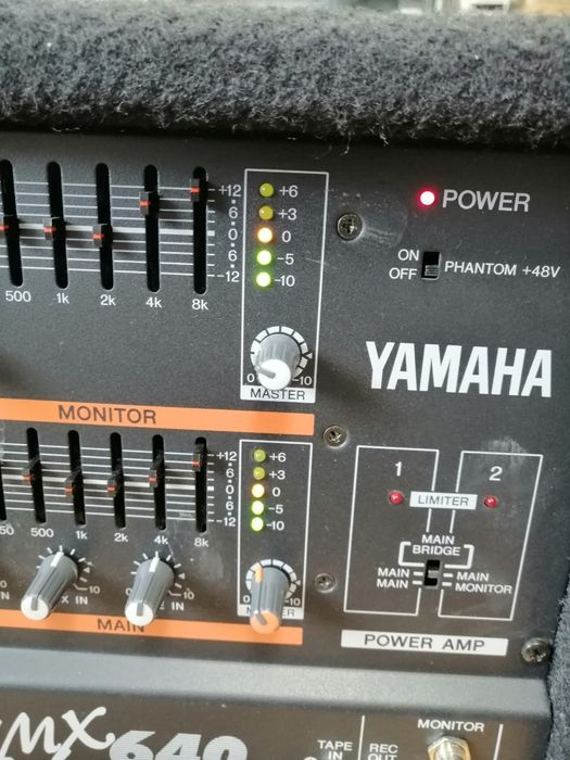 Yamaha Emx640 mixer cu putere 200w integrata