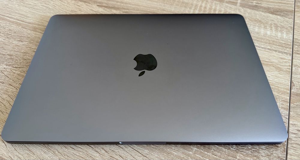 Macbook pro 2016 13 инча перфектен !