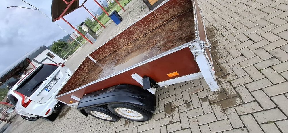 Vand remorcă 2000kg B+E cu sistem de franare.
