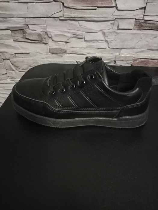 Продам туфли на мальчика