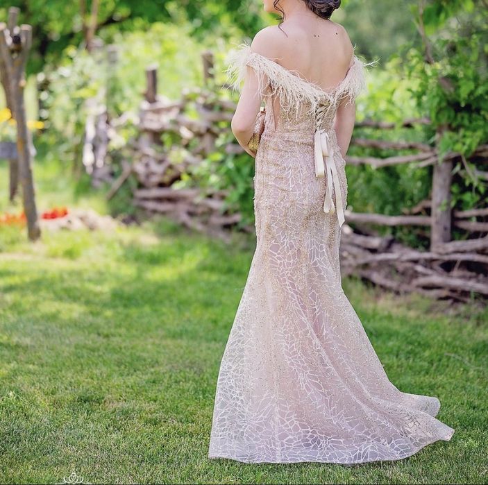 Официална.  рокля