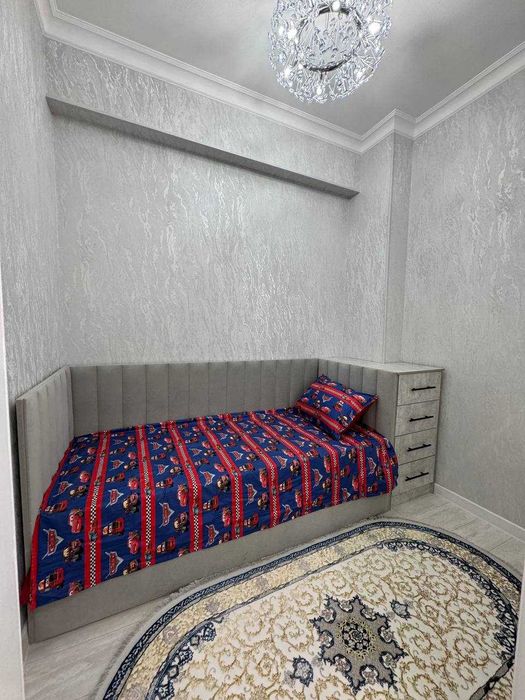 х комнатная  квартира для большой семьи на 1м этаже  Вокзала.