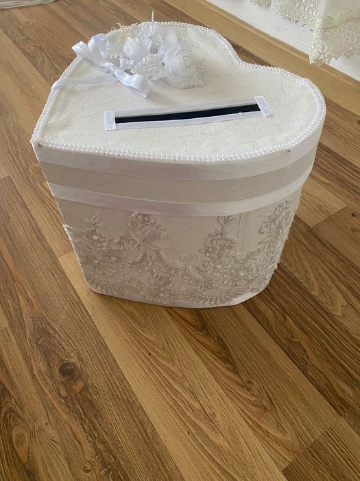 Букет с бели рози