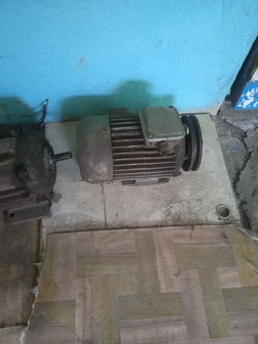 Продам электродвигатели 2шт