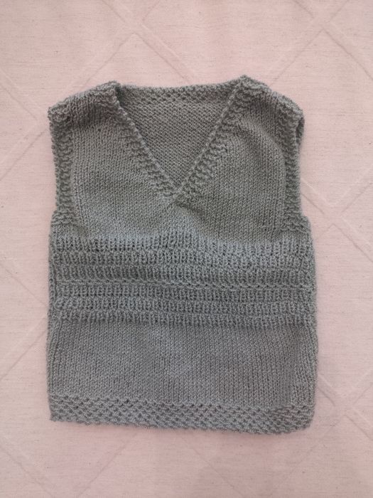 Предлагам детски плетени дрешки