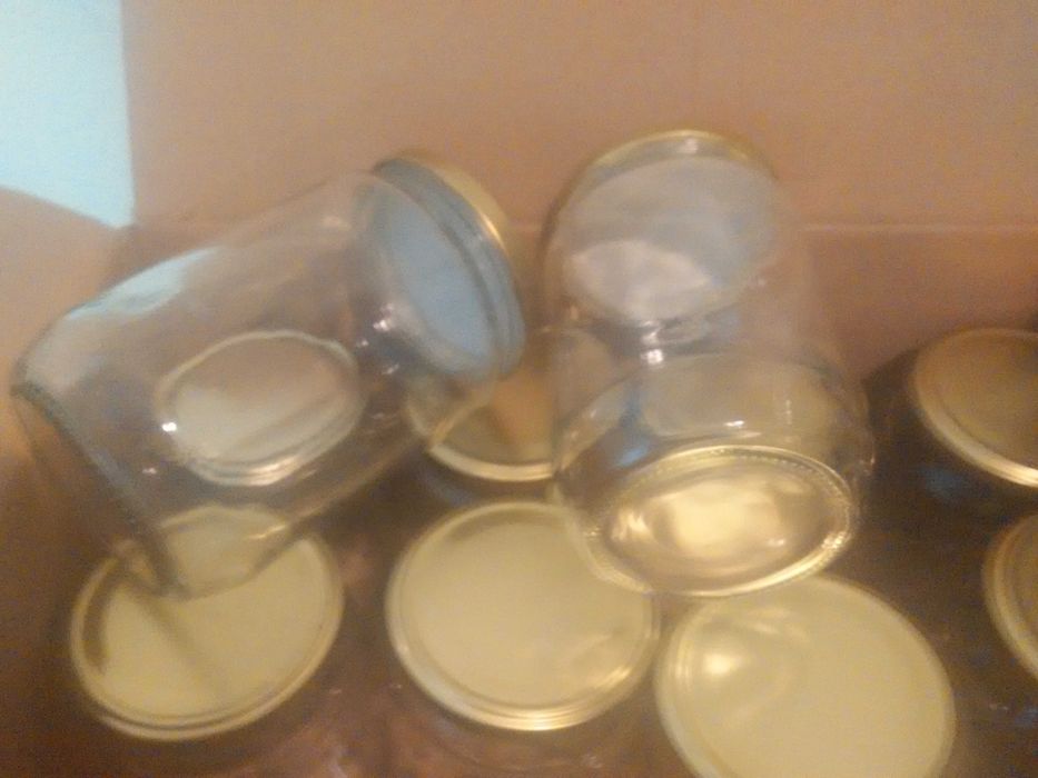 Буркани, 720 мл., без етикети, с капачки на винт, 95 бр.