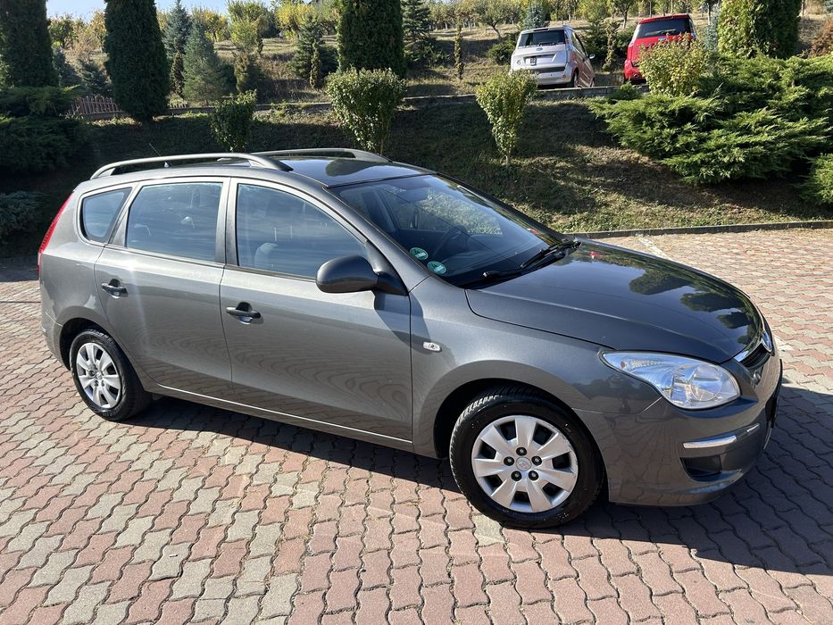 -Hyundai i30 facelift-1.6benzina-126cai-2009-euro4-adusa din germania-