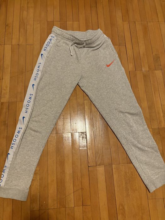 Pantaloni Nike SWOOSH de copii