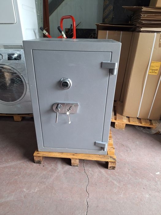 Сейф, каса || клас