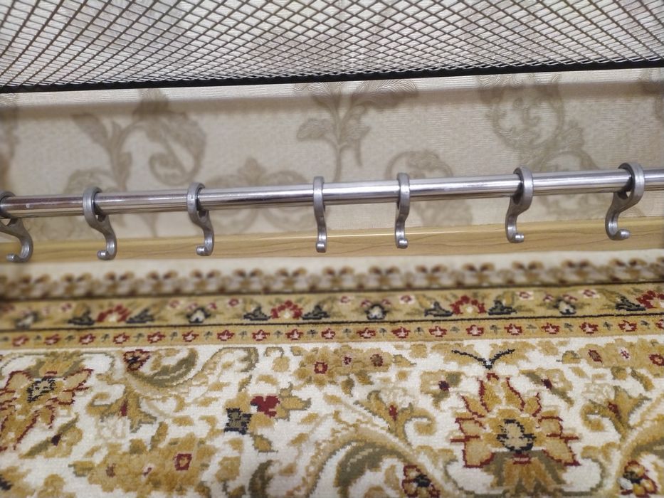 Продам вешалку настенную