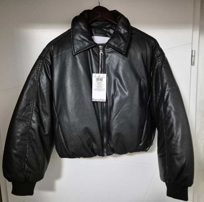 Bershka чернa пухенка/яке