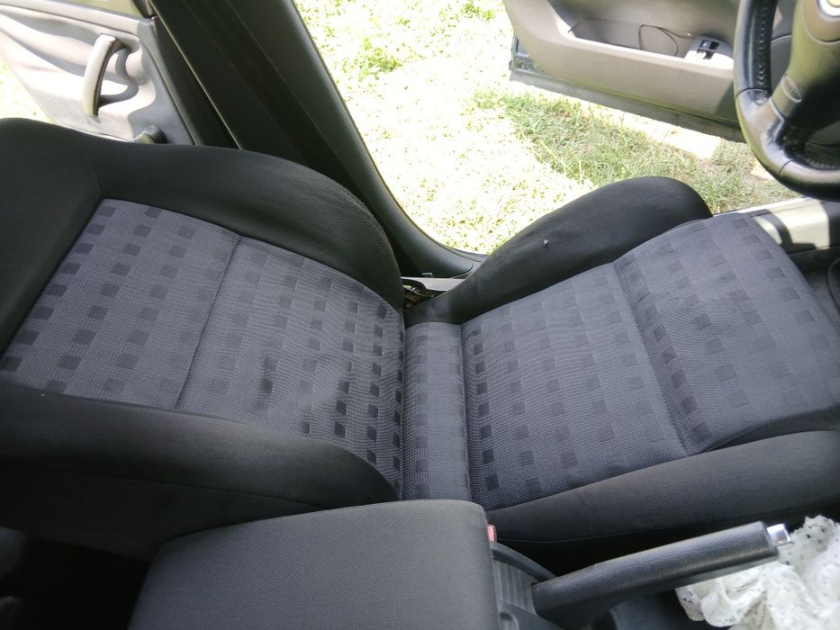 Curatat tapiteri auto