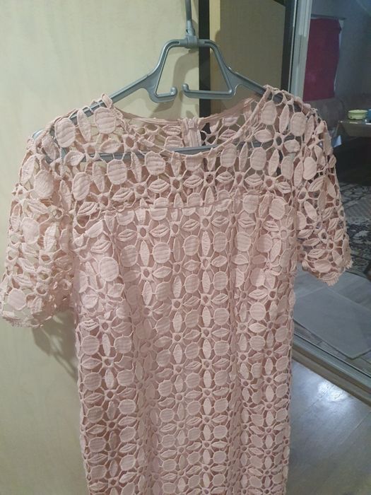 Здравейте, продавам рокля в цвят пепел от рози